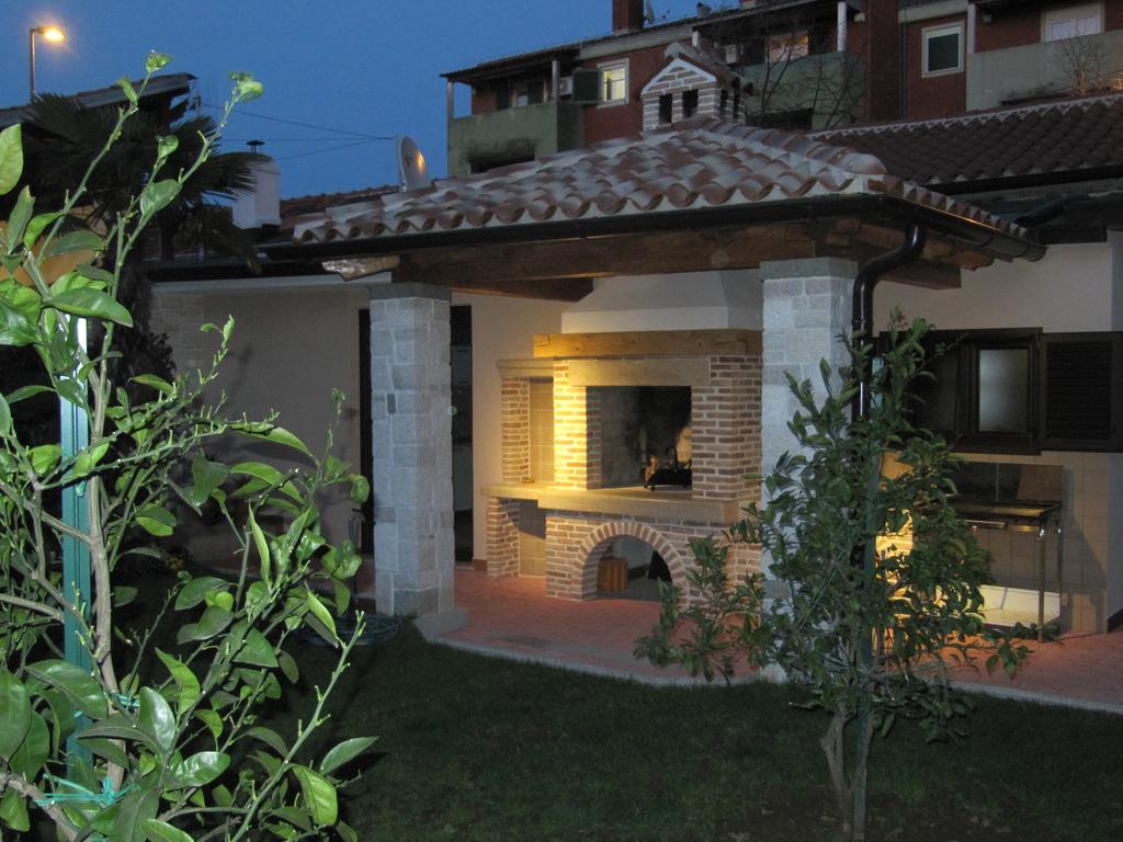 Holiday House Arena Пула Екстериор снимка